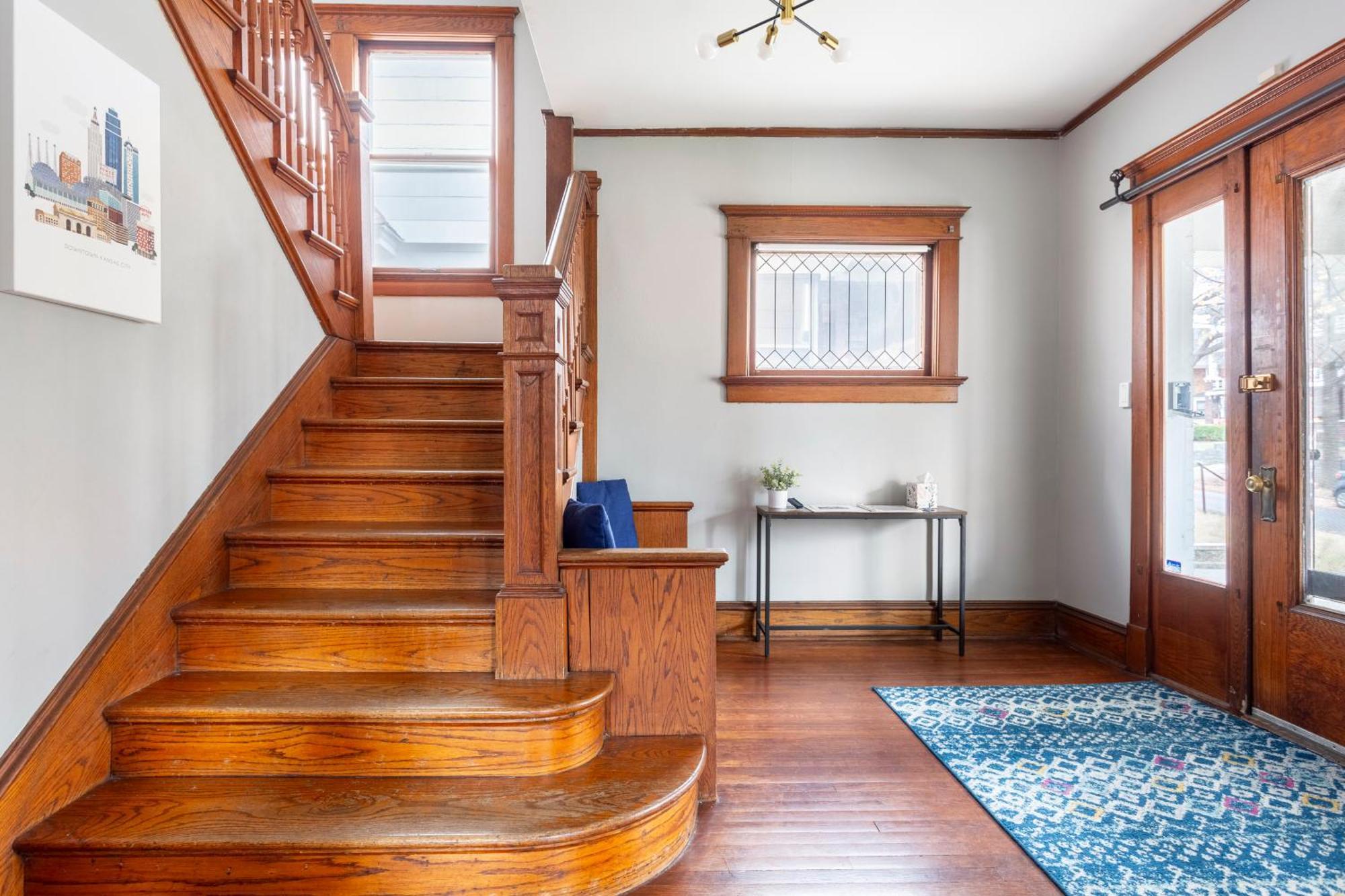 Historic Family Getaway, 5 Star Location, Royal Beds Kansas City