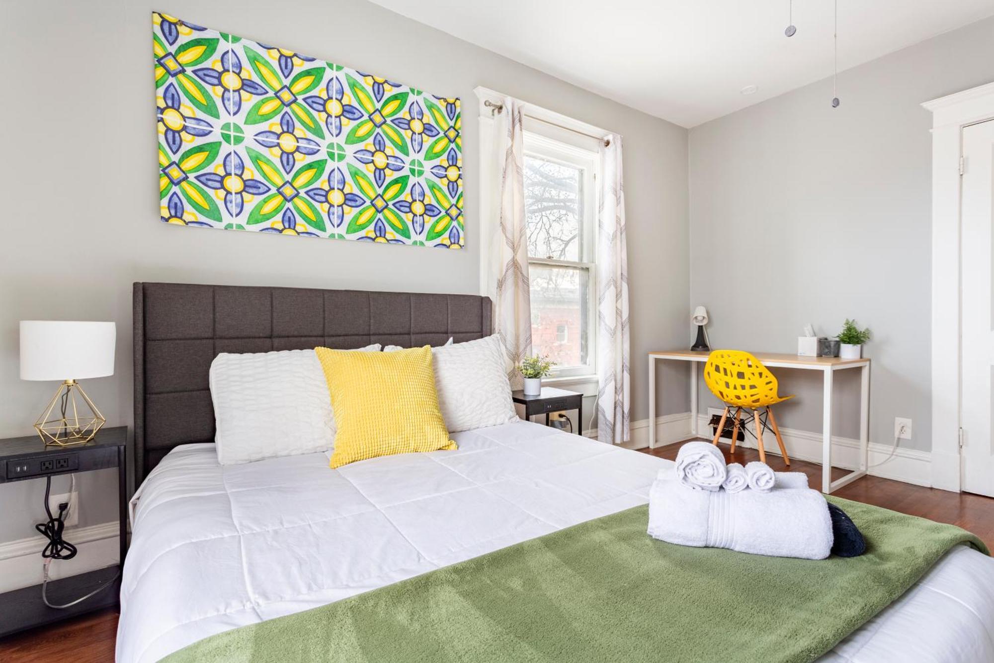Historic Family Getaway, 5 Star Location, Royal Beds Kansas City