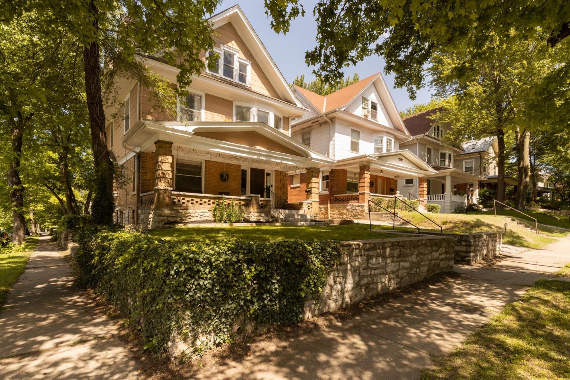 Historic Family Getaway, 5 Star Location, Royal Beds Kansas City
