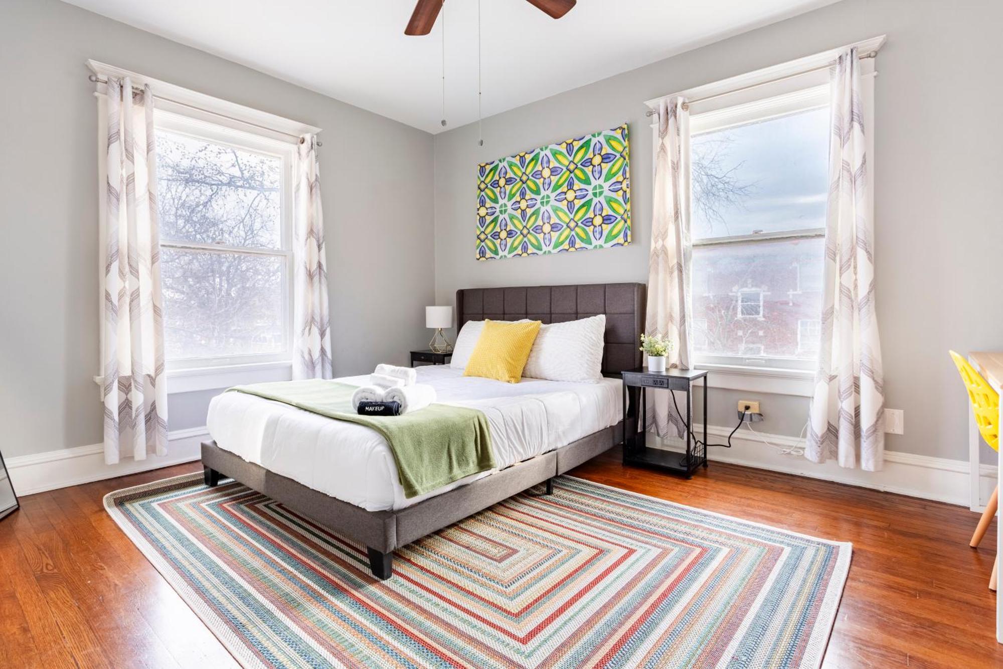 Historic Family Getaway, 5 Star Location, Royal Beds * Kansas City