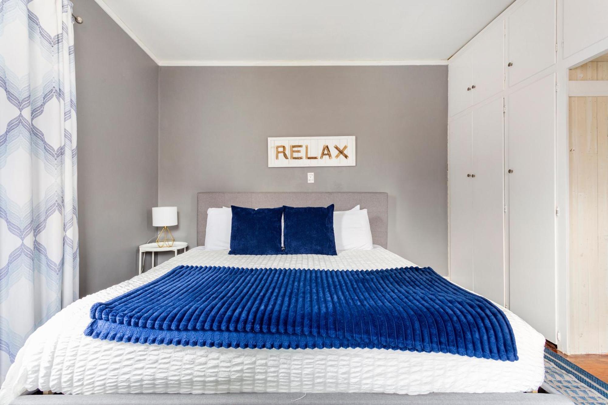 Сasa de vacaciones Historic Family Getaway, 5 Star Location, Royal Beds *